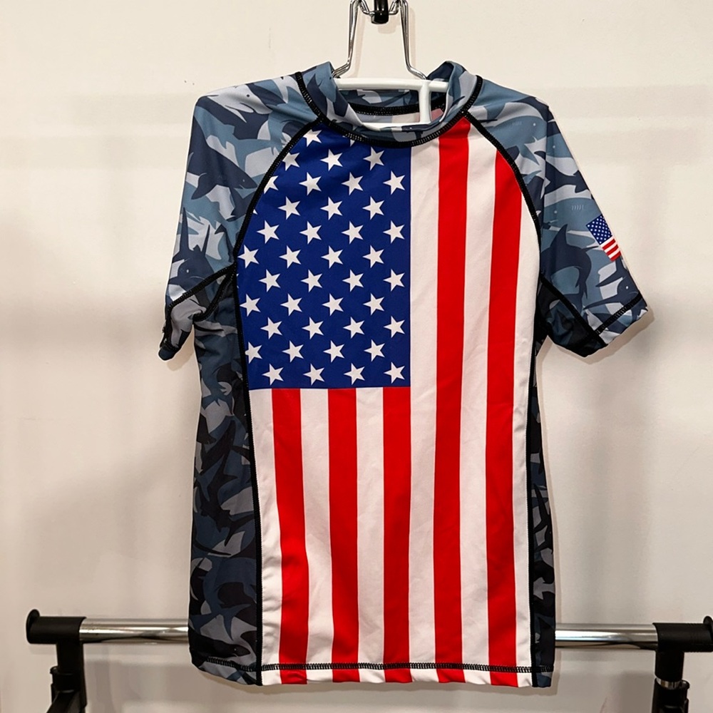 BesserBay Boys UPV 50+ PATRIOTIC Flag Stars & Stripes Camo Rashguard RASH GUARD